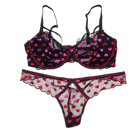 Victoria's Secret Dream Angels Push-Up Without Padding Bra & V-String Panty Set - Picture 1 of 3
